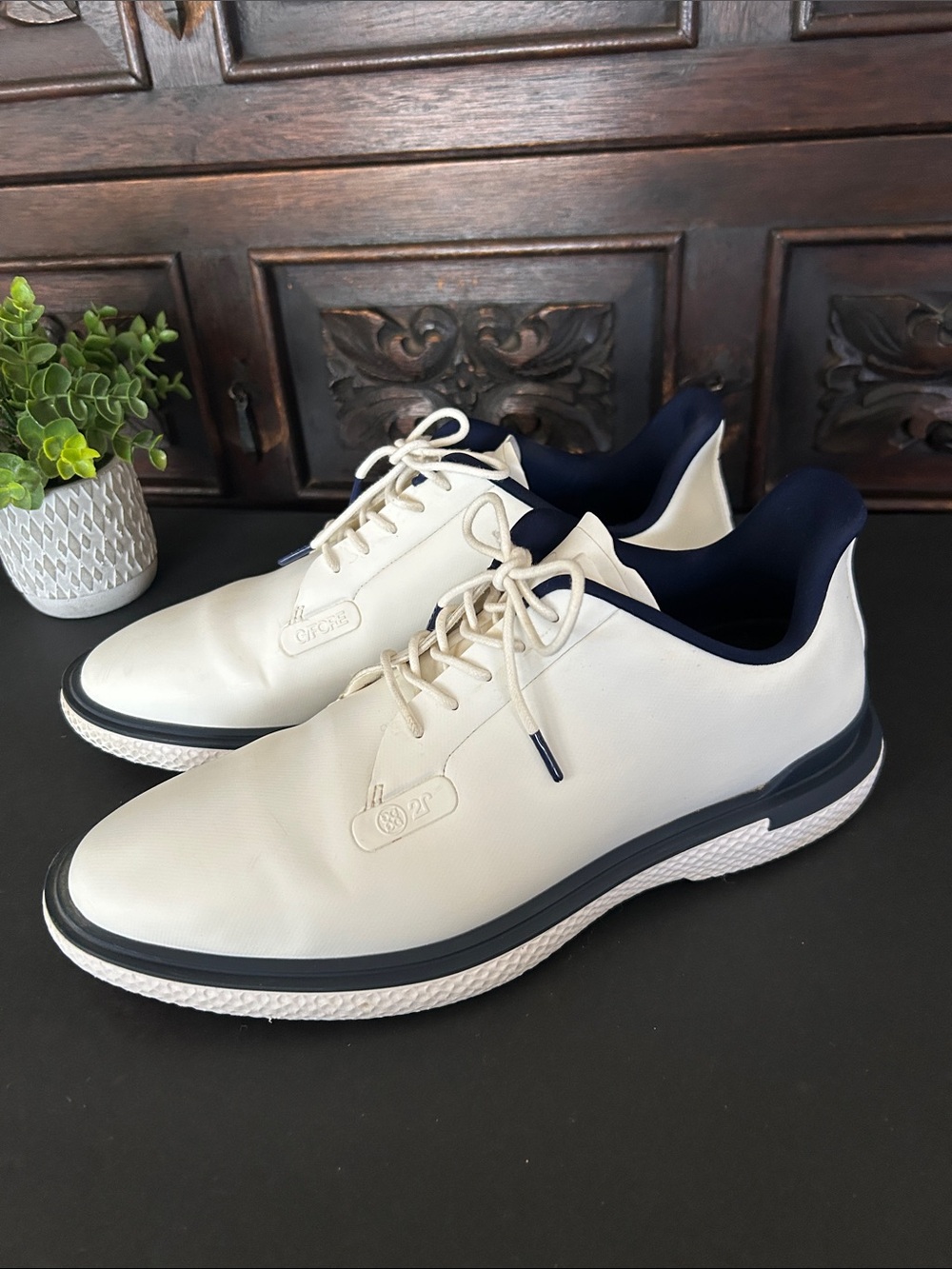 G/FORE Cream White Sneakers with Navy Interior and Trim